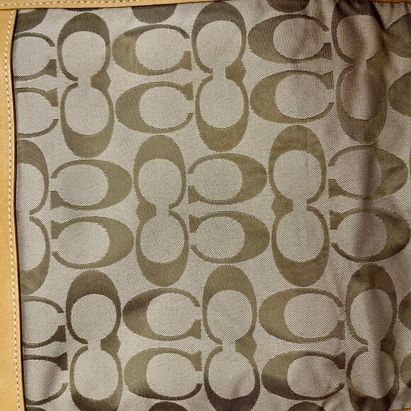 Vintage (1993) Coach Shoulder Bag - Mint Condition - Never Used - Golden Tan - Picture 4 of 4